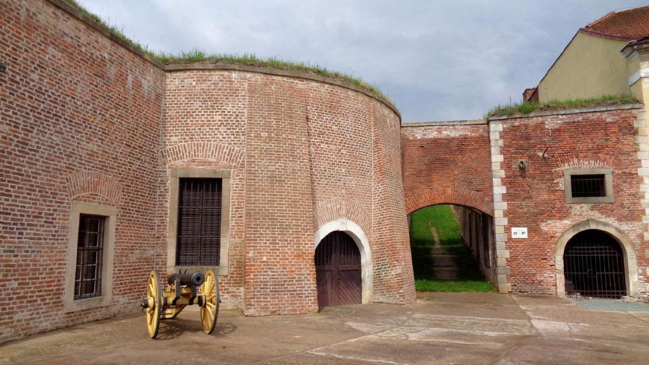 Červený Kostelec 佩斯库餐厅旅馆酒店 外观 照片