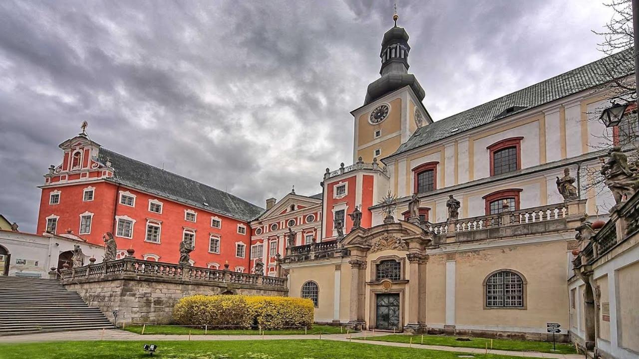 Červený Kostelec 佩斯库餐厅旅馆酒店 外观 照片