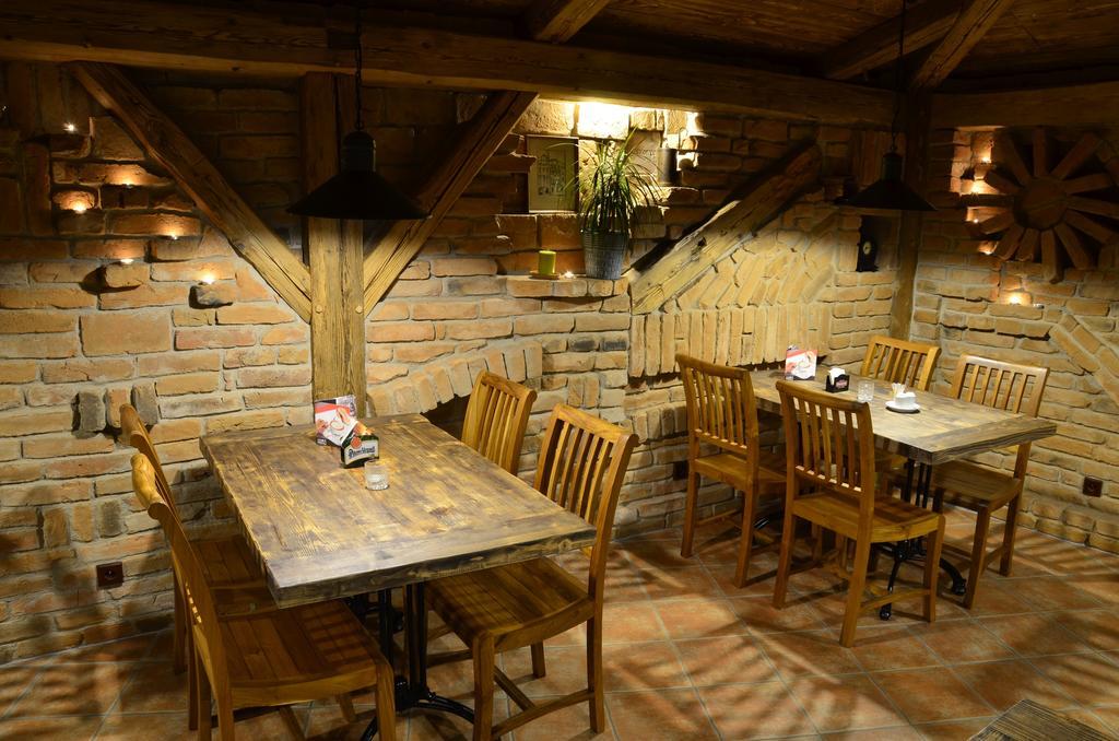 Červený Kostelec 佩斯库餐厅旅馆酒店 外观 照片